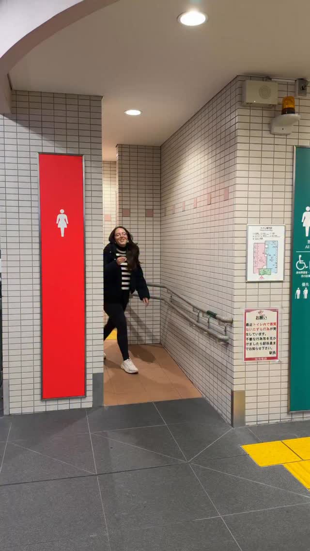 Quando o assunto é banheiro Japão dá aula, viu? 👏🇯🇵 O meu hobbie era entrar nos banheiros só pra ver como ia ser! Teve um banheiro que tinha até babyliss! Juro, 10/10 👌