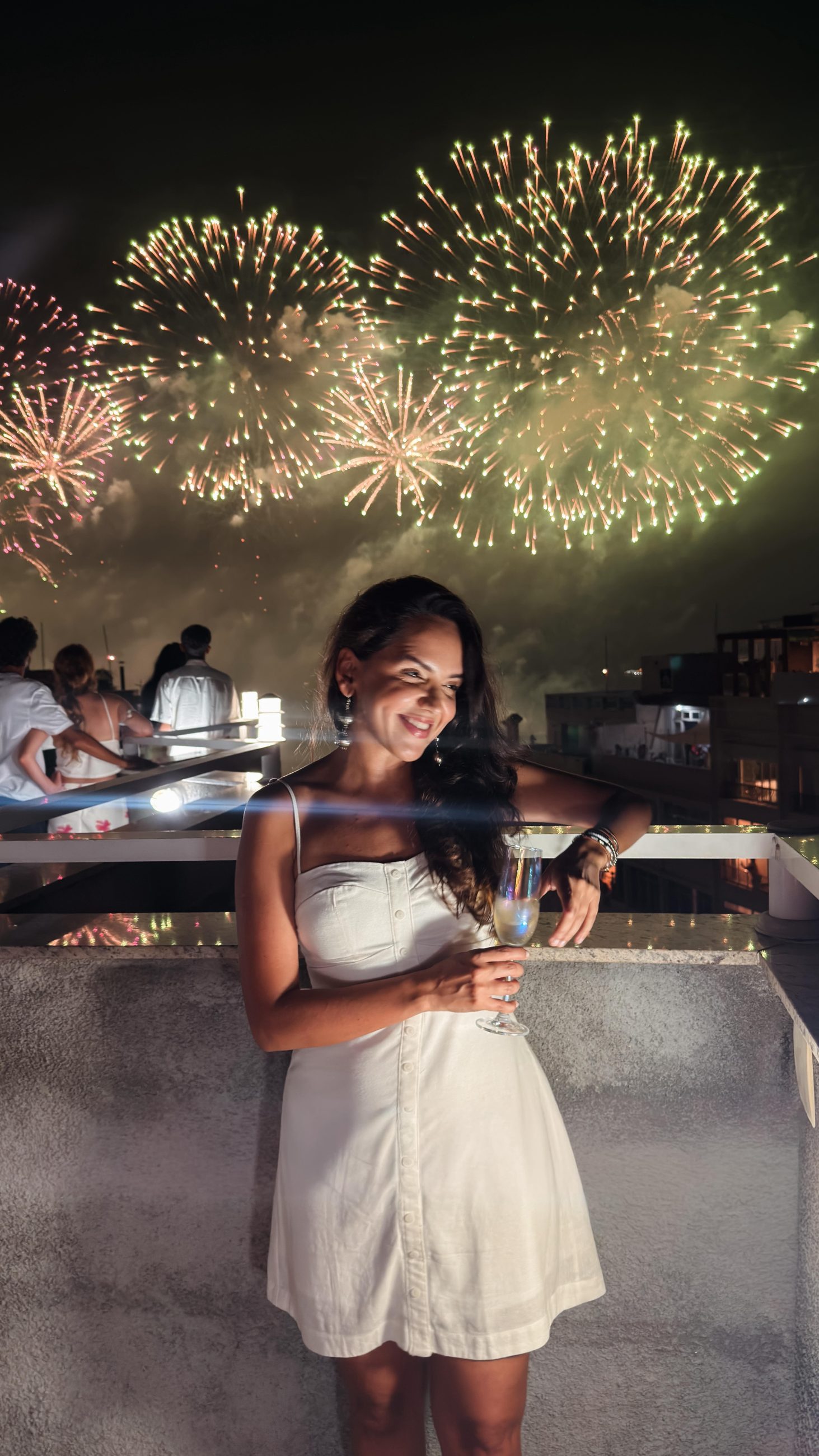 FELIZ ANO NOVO!!! 2026 já começou com o pé direitoooo! Foi lindo demais! Quem aqui já passou a virada na maior RÉVEILLON DO MUNDOOOO? ✨🥂🍾

 #copacabana #reveillon