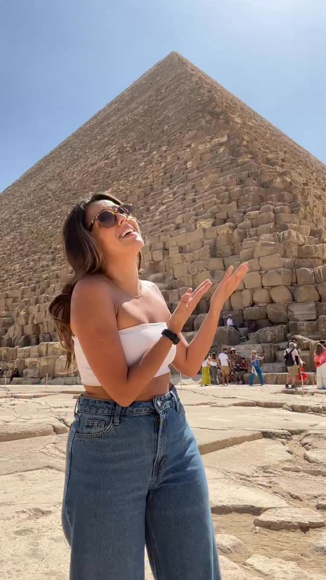 Partiu viajar pro EGITO em 2026? 🇪🇬✈️ As vagas da minha Expedição Egito Além das Pirâmides estão oficialmente abertas!

Entre os dias 2 e 15 de novembro, eu e mais 15 viajantes vamos viajar pelo Egito de Norte a Sul com a @maktubtravel que já ajudou mais de 10 mil brasileiros a realizarem esse sonho com muito conforto e segurança!  ✨QUAL A DATA DA VIAGEM?
- Parte 1: Egito Além das Pirâmides de 2 a 15 de novembro
- Parte 2: Aventura Beduína de 15 a 19 de novembro (para um mínimo de 10 viajantes e só pode fazer a parte 2 quem fizer a parte 1, tá?)

✨EU PRECISO FALAR INGLÊS?
NÃO! A minha expedição é TODA EM PORTUGUÊS! A @maktubtravel tem os melhores guias (eles falam perfeitamente) e tudo é explicado em português!

✨SERÃO QUANTAS VAGAS?
A expedição será para 25 vagas, sendo a prioridade de quem reservar primeiro!

✨O QUE A VIAGEM INCLUI?
- Guia egiptólogo profissional em português;
- Recepção direta no aeroporto do Cairo e transfer;
- Auxílio de visto no Aeroporto do Egito;
- Hospedagem em hotéis 4 estrelas ou superior;
- Resort All Inclusive em Hurghada;
- Cruzeiro pelo Nilo;
- Transporte com ar condicionado durante toda a viagem;
- Passagem trem noturno dentro do Egito;
- Todas as visitas indicadas no programa de viagem e seus ingressos;
- Refeições indicadas no programa de viagem como inclusas;
- Acesso ao grupo do Whataspp e Facebook para orientações pré-viagem;
- Live exclusiva pré-viagem com a Amandinha;
- Camiseta oficial do Prefiro Viajar;
- Pack de Presets para editar suas fotos!

✨O QUE A VIAGEM NÃO INCLUI?
- Voos até o Cairo
- Refeições e passeios fora do programa
- Visto para Egito (25 dólares)

✨QUANTO CUSTA?
A partir de $2.660 dólares por pessoa!

✨COMO SABER MAIS E RESERVAR?
Mande AGORA o seu e-mail para maktubtravel@gmail.com! Vamos fazer todas as reservas e responder dúvidas EXCLUSIVAMENTE por e-mail.

Ahhh! E, se você não puder ir comigo, está tudo bem! Porque todos os meus seguidores tem 50 dólares de desconto nas viagens da @maktubtravel . Eles tem viagem pra cá todo mês! 🤍 #egito