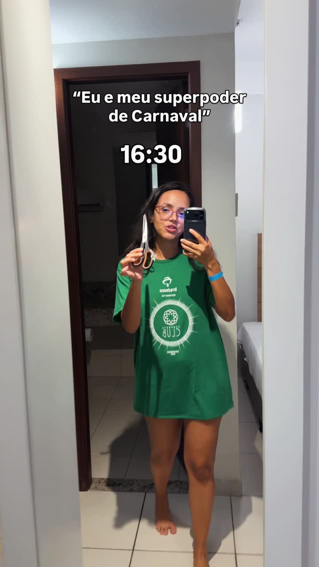 Acho que eu funciono melhor sob pressão 🤭 Quando eu começo a achar que estraguei o abadá, aí é que começa a dar certo…

#carnaval #abada #customizacao