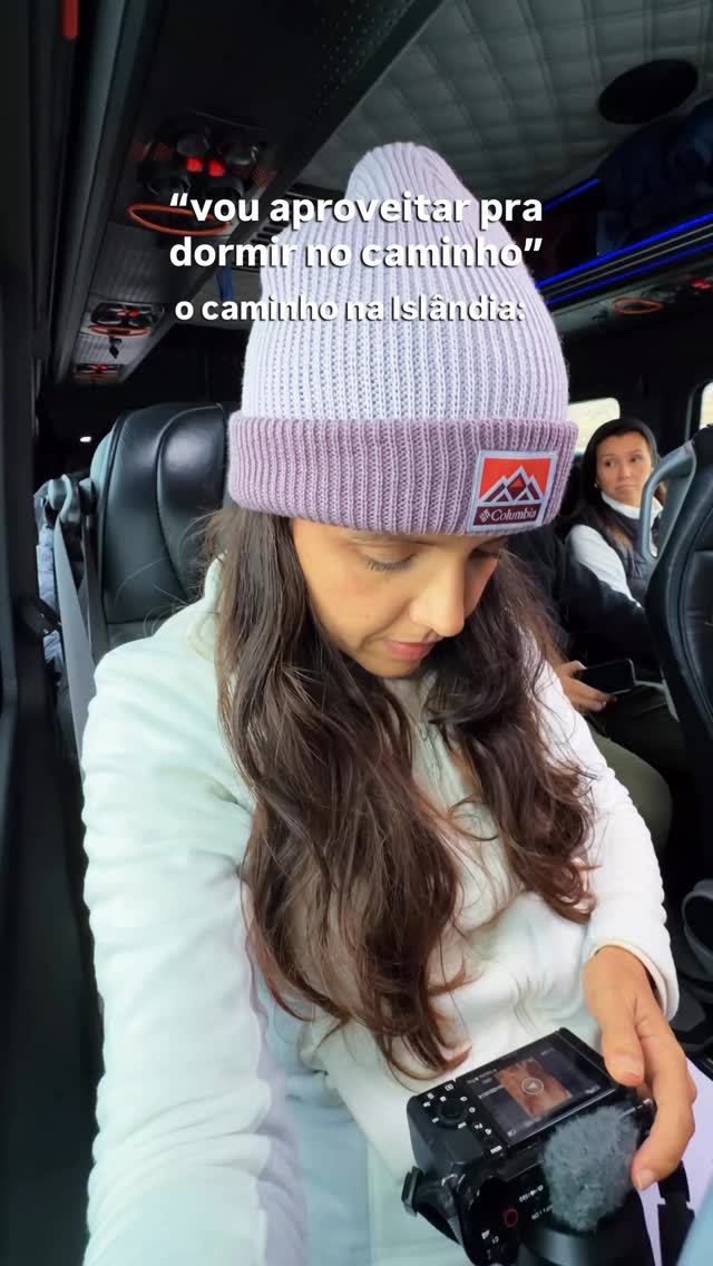 Como não ficar HIPNOTIZADA? 🥹🤍 Juro, a Islândia parece uma pintura e eu não canso de admirar. Eu mal vejo o tempo passar! Fico nervosa até de olhar o celular e perder alguma coisa 🤭

Lembrando que eu estou realizando esse sonho com a @bullexpedicoes ! A expedição inclui transporte com motorista, guia/fotografo, passeios e hospedagens com café da manhã! Eles organizam TUDO e ainda ficam monitorando as auroras em tempo real. 

Eu estou AMANDO a experiência e eu já descolei um descontinho para os seguidores heeein 🇮🇸 #islandia #iceland