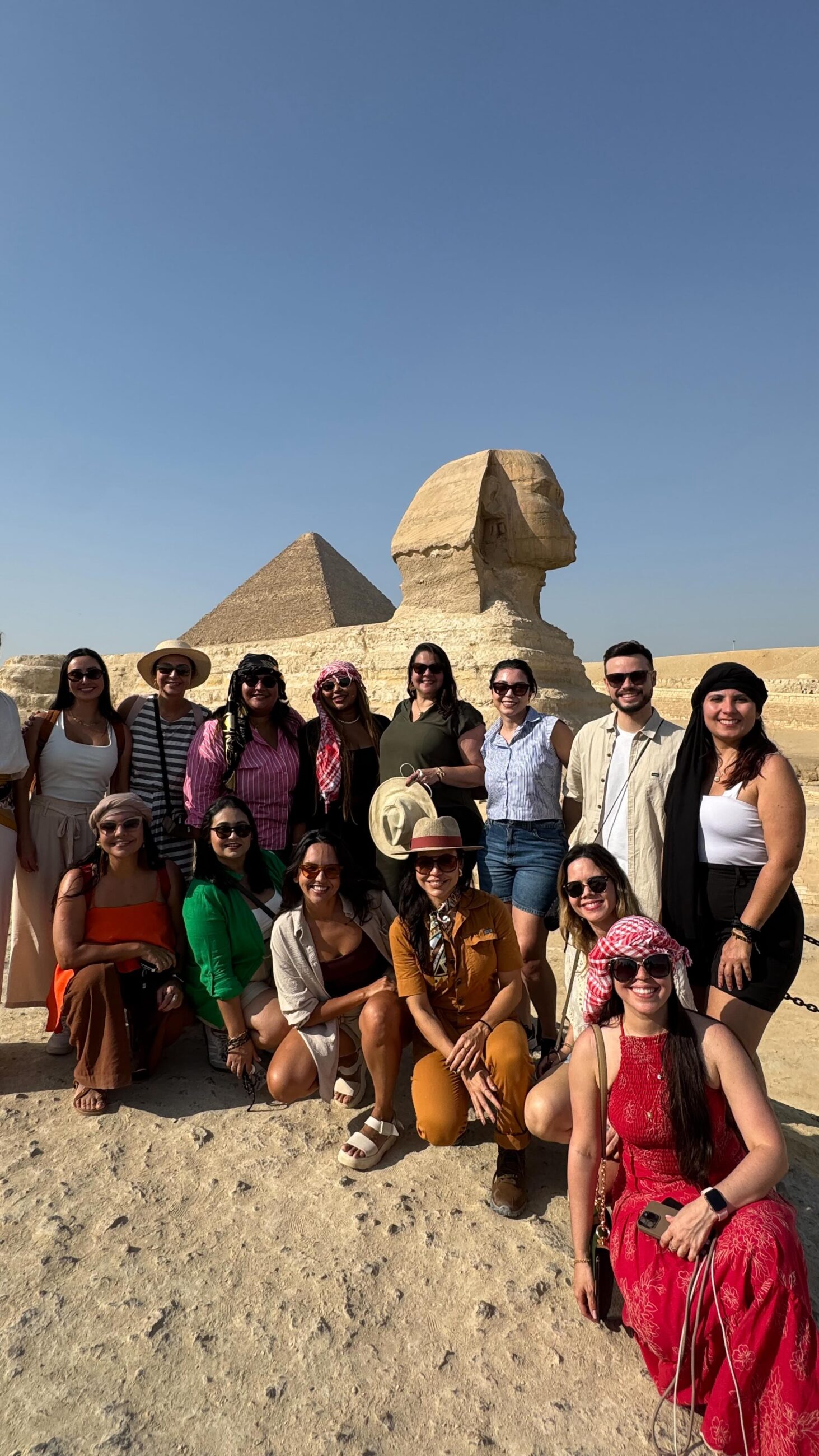 NÃO SOU EU QUE ESTOU DIZENDO: são as minhas viajantes! 🇪🇬 Vem comigo e com a @maktubtravel realizar esse sonho em abril de 2027? As vagas da minha Expedição já estão ABERTAS 😍😍😍

💸 QUANTO CUSTA?
A partir de 2.660 dólares incluindo guia em português, hospedagens, passeios, resort all inclusive, cruzeiro pelo Rio Nilo e muito mais!

Quer saber mais? Mande um e-mail para maktubtravel@gmail.com e receba o roteiro da nossa próxima expedição com todos os detalhes!

Ahhh! E, se você não puder ir comigo, caaaalma porque todos os meus seguidores tem 50 dólares de desconto nas viagens da @maktubtravel . Eles tem viagem pro Egito todo mês! 🤍 #egito #cruzeiro