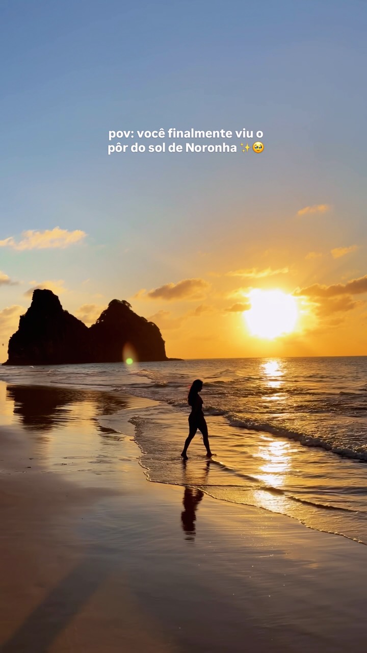 O pôr do sol de Noronha é uma pintura ✨🥹 Sem dúvidas, aqui é um pedaço de paraíso na Terra e todos os dias eu tento ver esse espetáculo da natureza!

Meus 3 lugares favoritos pra assistir são:

📍Praia da Conceição (de preferência dentro do mar);
📍Praia Cacimba do Padre ou a Pedra do Bode (no final de setembro o sol se põe no meio do Dois Irmãos)
📍Capela São Pedro dos Pescadores, que fica bem pertinho da praia do Porto!

O melhor de tudo é que ver o pôr do sol é de graça e assistir esse espetáculo de dentro do mar é coisa de outro mundo!

📸 AmanDICA: o @lito.noronhafotos é especialista em fotos de pôr do sol, já segue ele pra quando for a sua hora de realizar esse sonho! #noronha